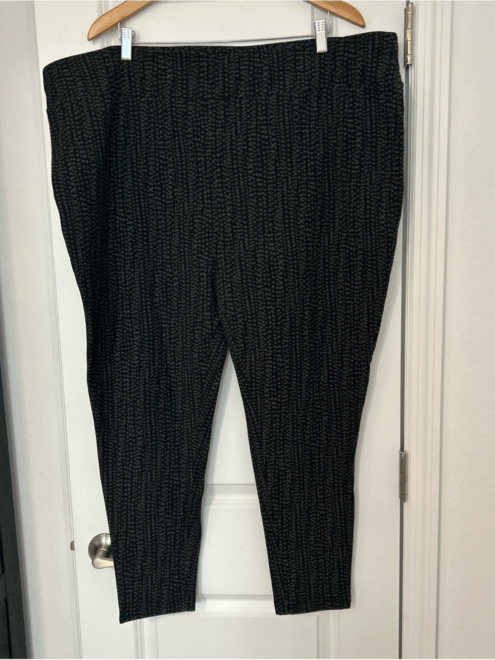 Terra & Sky Women's High Rise Full Length Leggings, 4x- Black W/ Dots 27” Inseam